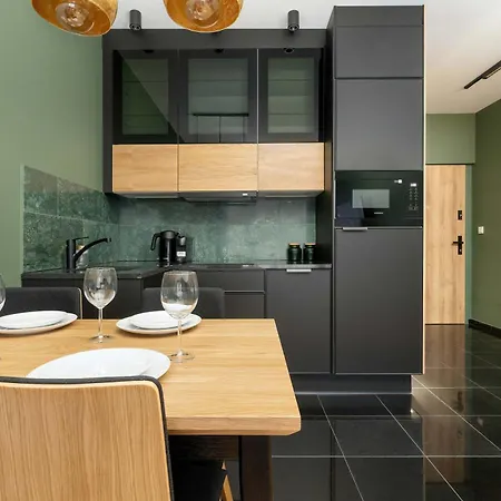 Quorum With Parking And Air Conditioning Close To The Center In By Renters Prestige Apartamento Breslavia