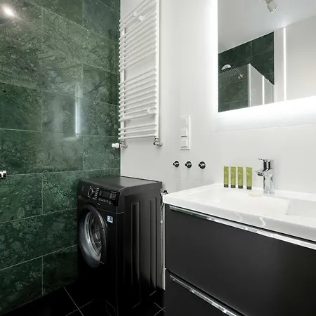 Apartamento Quorum With Parking And Air Conditioning Close To The Center In By Renters Prestige