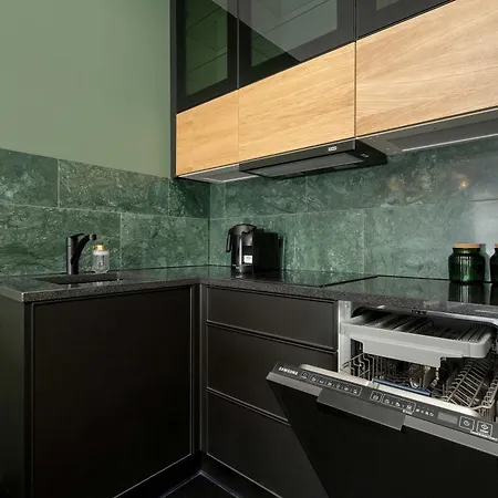 Quorum With Parking And Air Conditioning Close To The Center In By Renters Prestige *