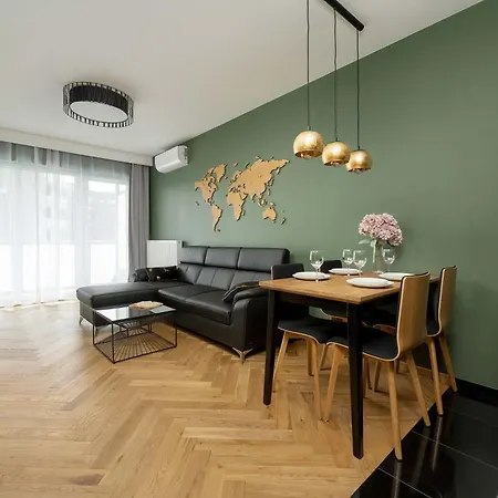 דירה Quorum With Parking And Air Conditioning Close To The Center In By Renters Prestige ורוצלב