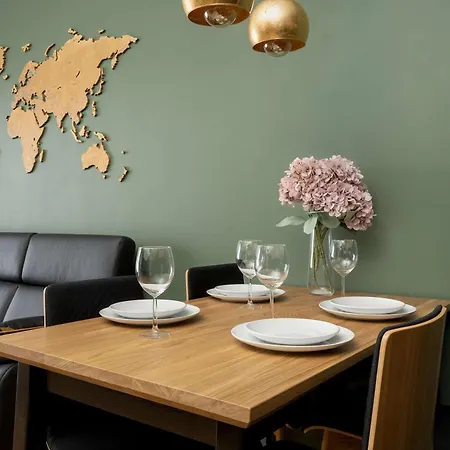 Quorum With Parking And Air Conditioning Close To The Center In By Renters Prestige * ורוצלב